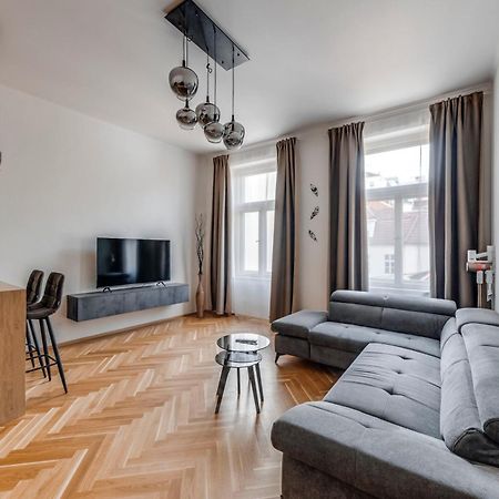 New Town Oases Apartment Прага Екстериор снимка