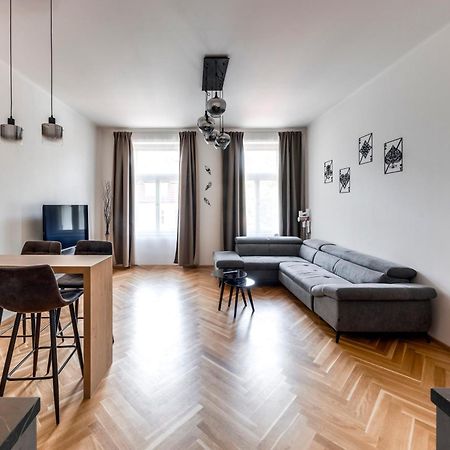 New Town Oases Apartment Прага Екстериор снимка