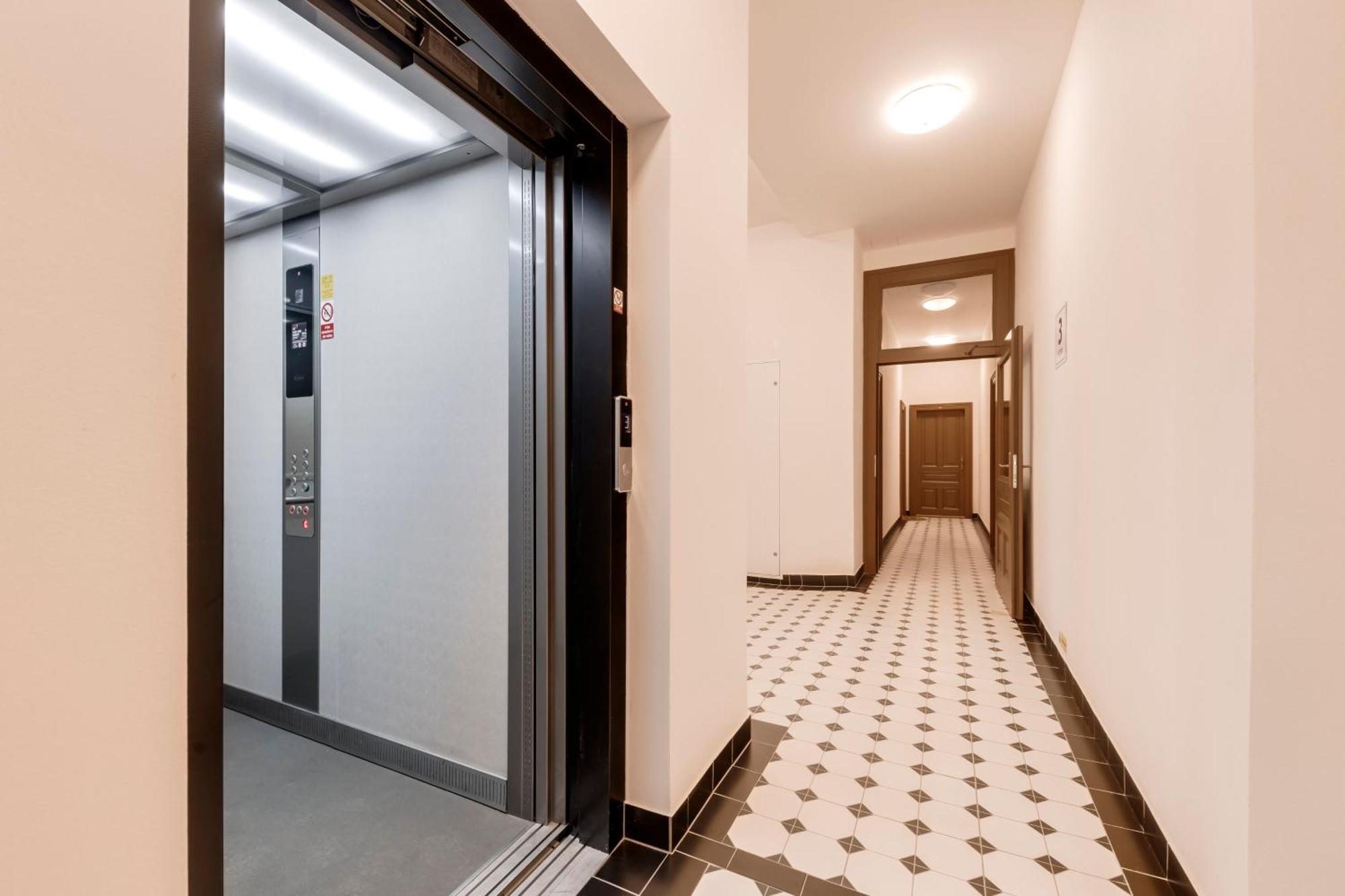 New Town Oases Apartment Прага Екстериор снимка
