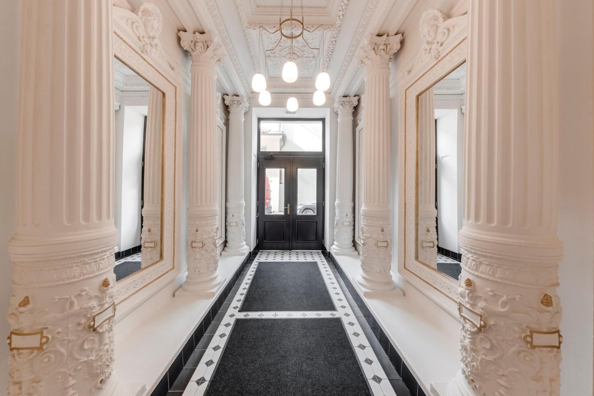 New Town Oases Apartment Прага Екстериор снимка